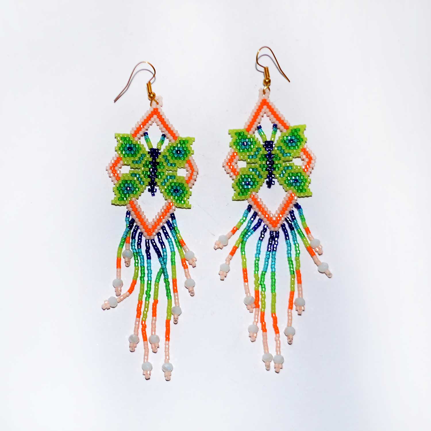 Microchaquira earrings : Huichol