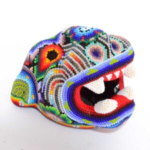 Tête de jaguar avec art Huichol