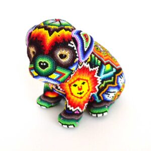 Hund - Welpe mit Huichol-Kunstintervention