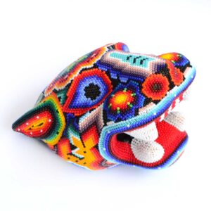 Cabeza de jaguar en arte huichol
