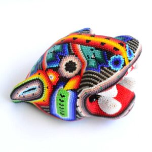 Cabeza de jaguar en arte huichol